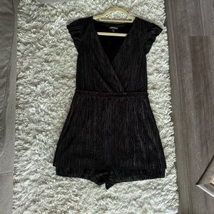 express black pleated v neck romper
